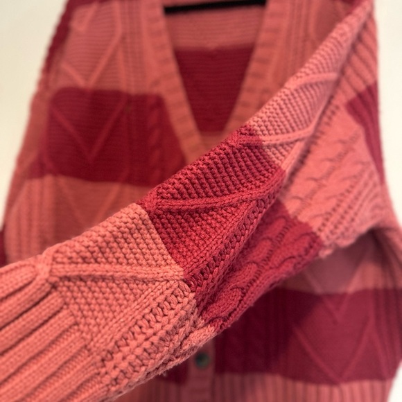 Torrid Sz: 2 Cable Knit Oversize Cardigan V-Neck Button Sweater Pink and Mauve. - Picture 8 of 10